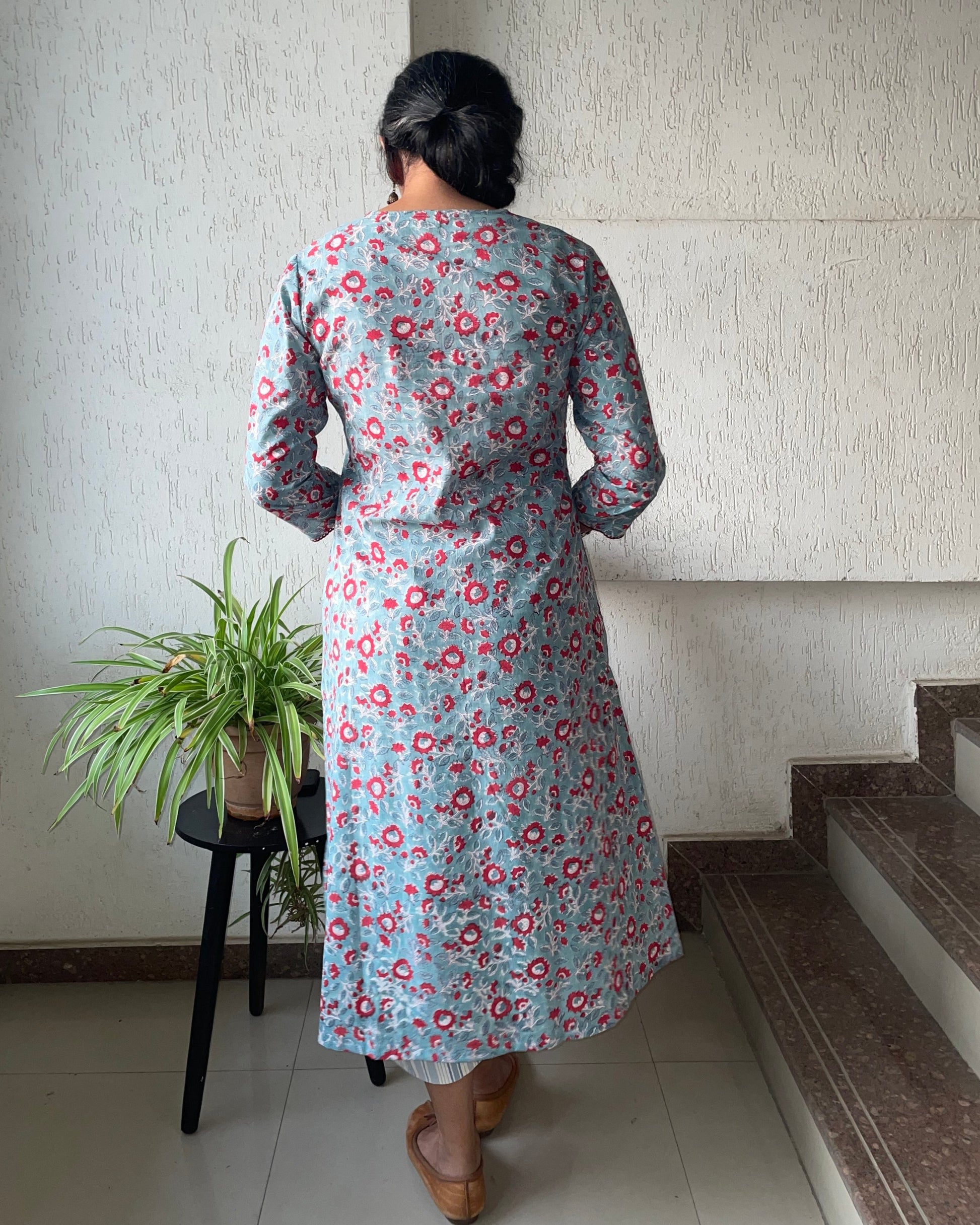 Find your perfect simple cotton long kurti online. Shop comfortable, hand block printed designs, including our stylish grey and red floral women's kurta.