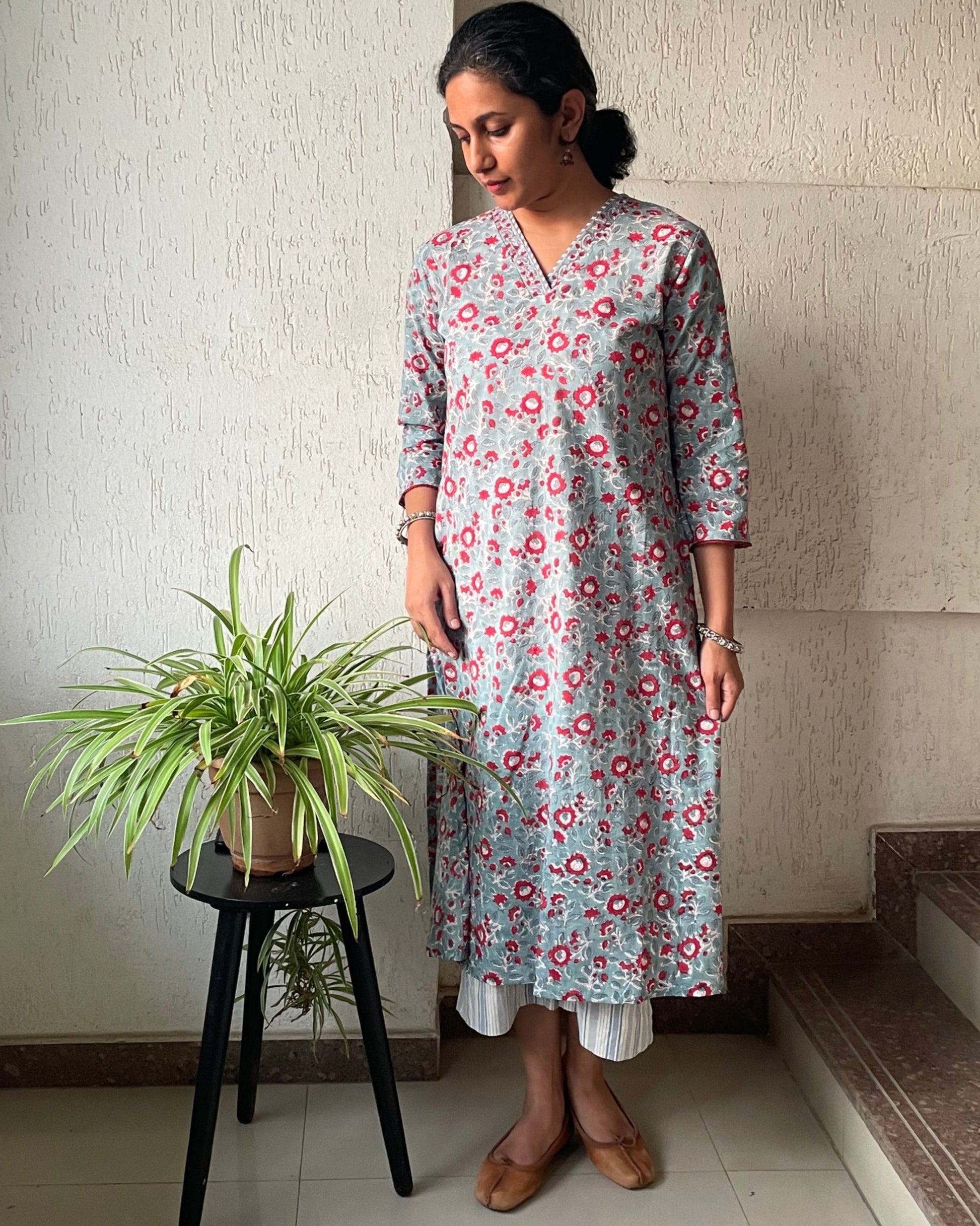 Find your perfect simple cotton long kurti online. Shop comfortable, hand block printed designs, including our stylish grey and red floral women's kurta.