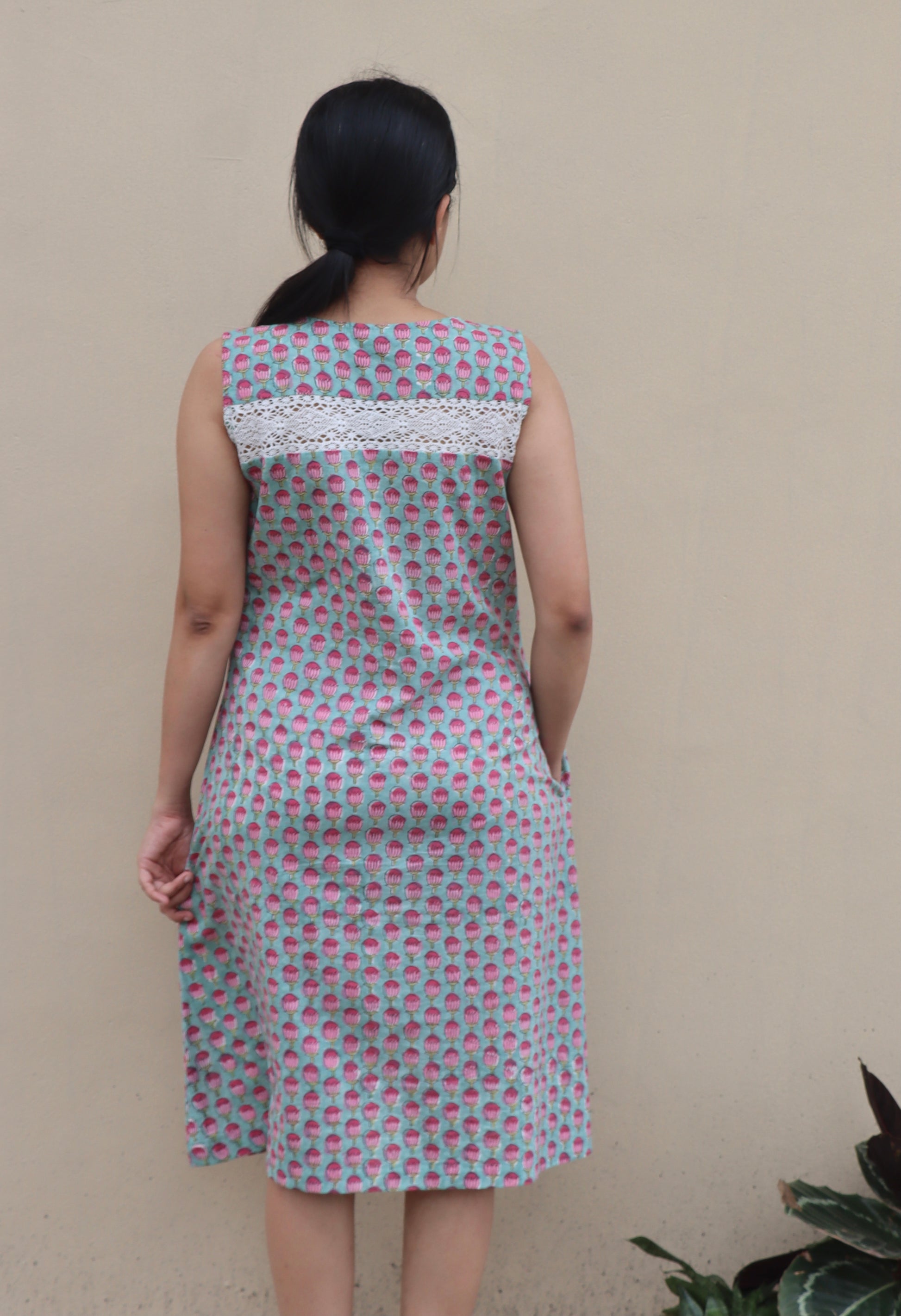 shop comfortable cotton sleeveless midi dress. This dress comes with lace detailing at the back and pockets on the sides.