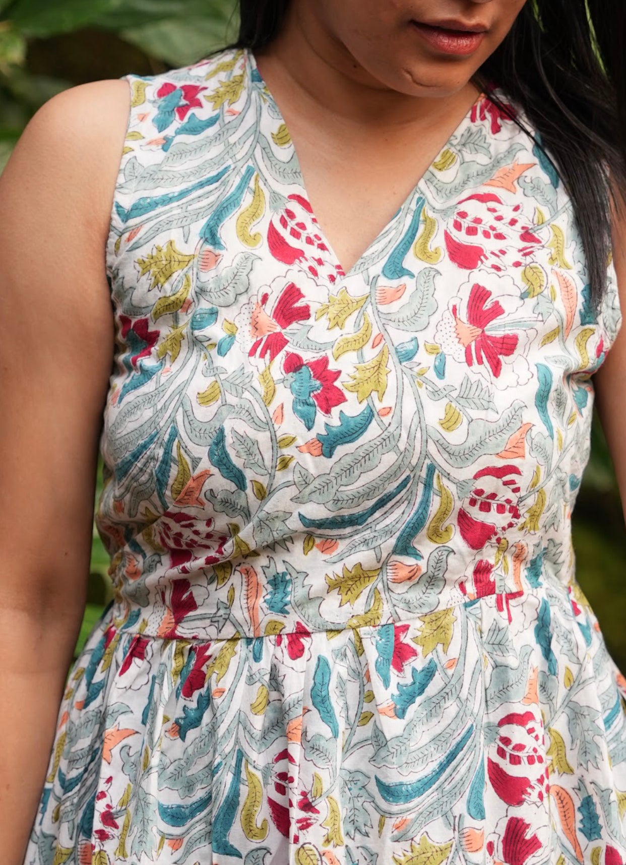 hand block print cotton wrap dress for women online. Buy this pure cotton handcrafted wrap dress. This dress features midi length, and sleeveless design along with pockets on the sides.