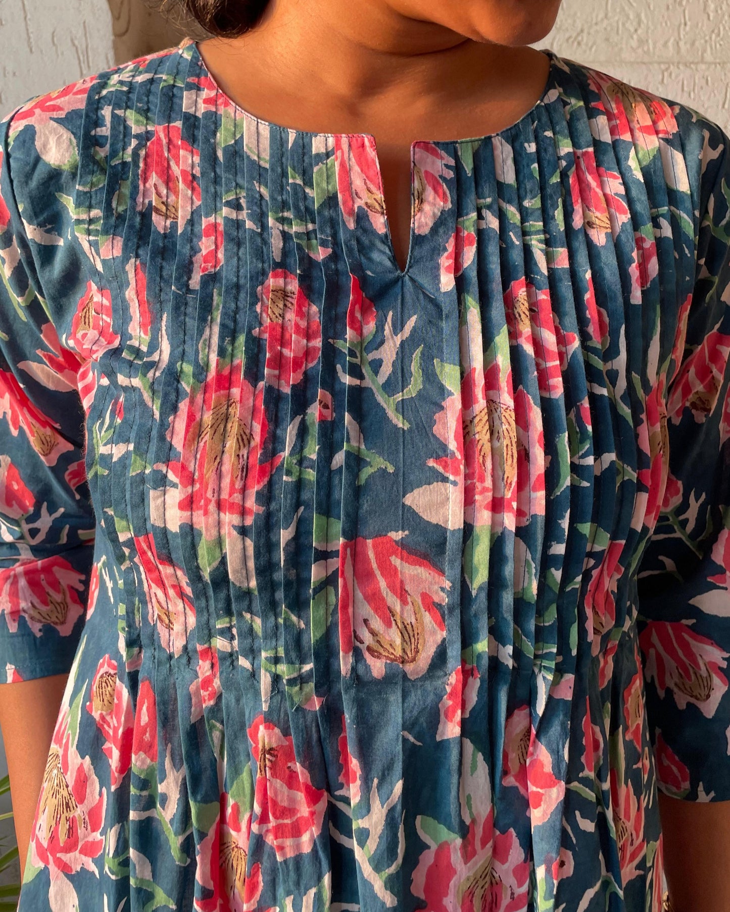 buy pure comfortable cotton kurtas online. This dark green block printed cotton kurta with pintuck detailing is perfect for summer.