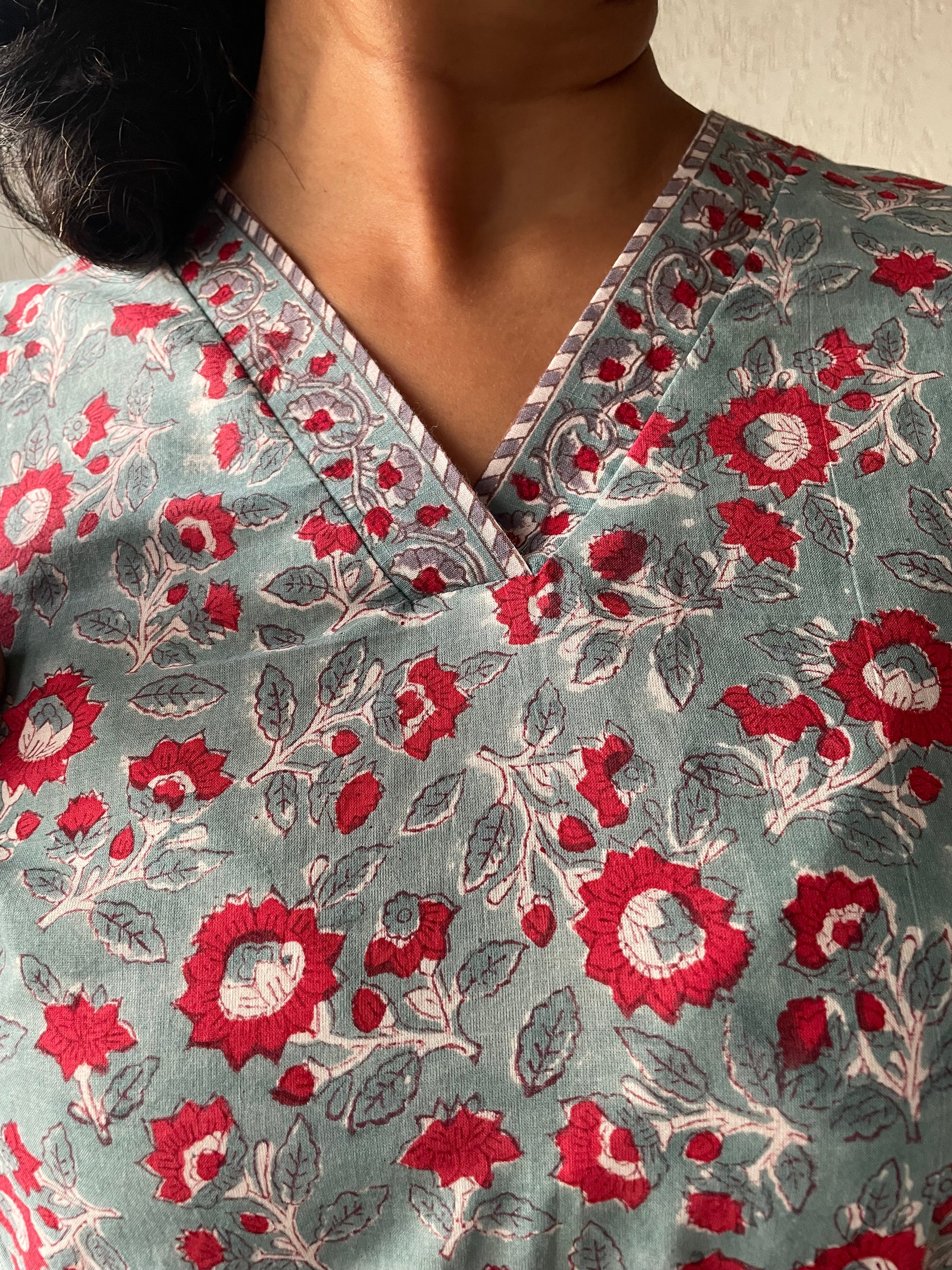 Find your perfect simple cotton long kurti online. Shop comfortable, hand block printed designs, including our stylish grey and red floral women's kurta.