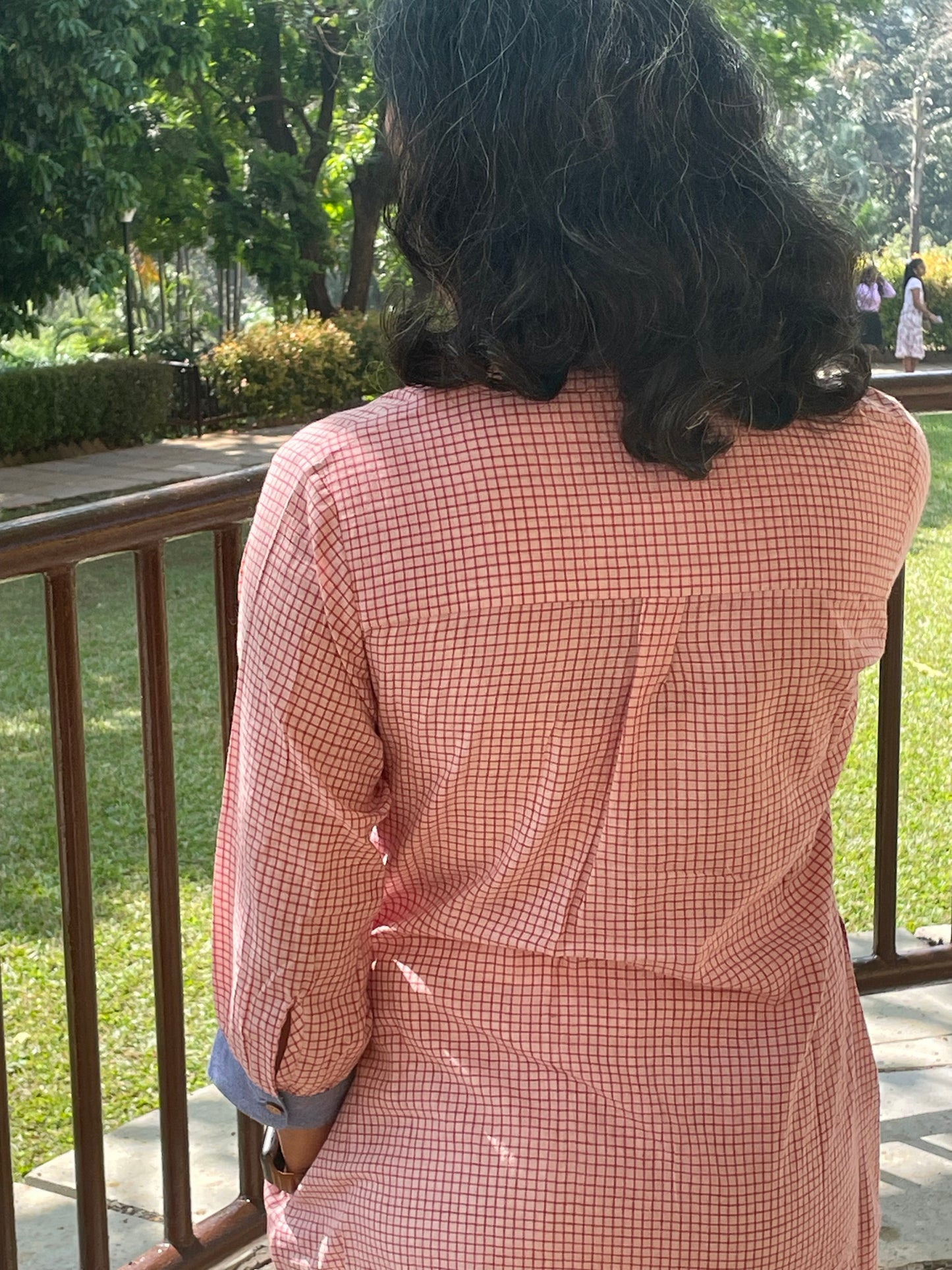 Buy authentic handloom cotton kurta for women. This kurta features mandarin collar, pockets on both sides and is made with authentic soft handloom cotton.