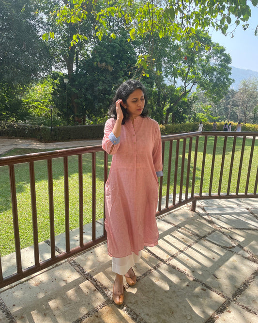 Buy authentic handloom cotton kurta for women. This kurta features mandarin collar, pockets on both sides and is made with authentic soft handloom cotton.