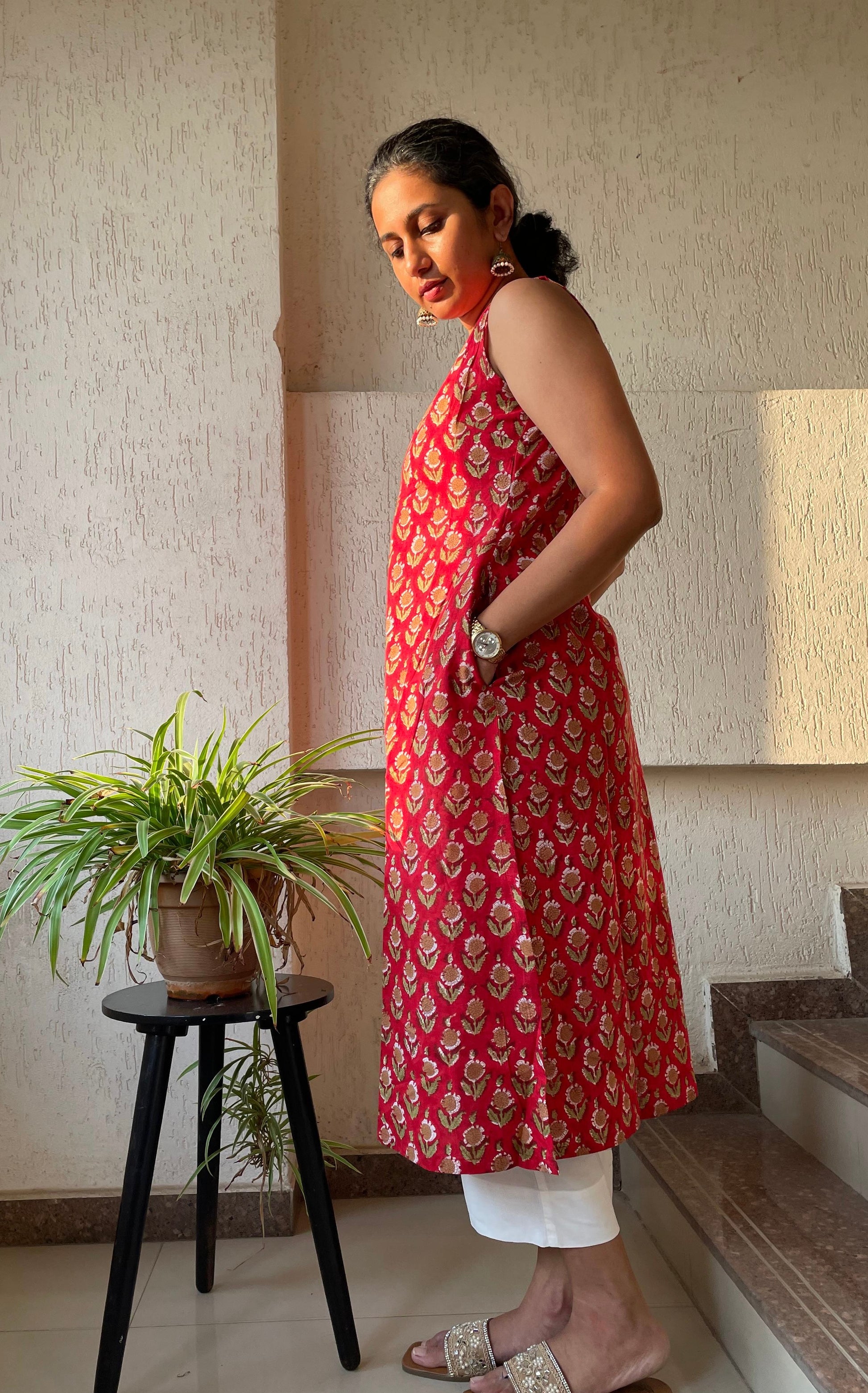 Shop sleeveless simple cotton kurta for women online.